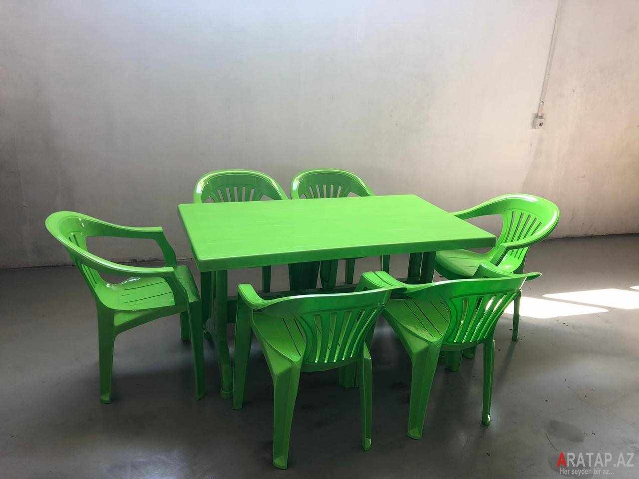 Plastmas masa və oturacaqlar