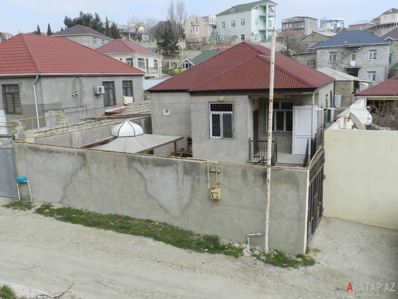 Badamdar qəsəbəsi, A massivi, Köhnə bağlar küçəsində 3 otaqlı həyət evi satılır!