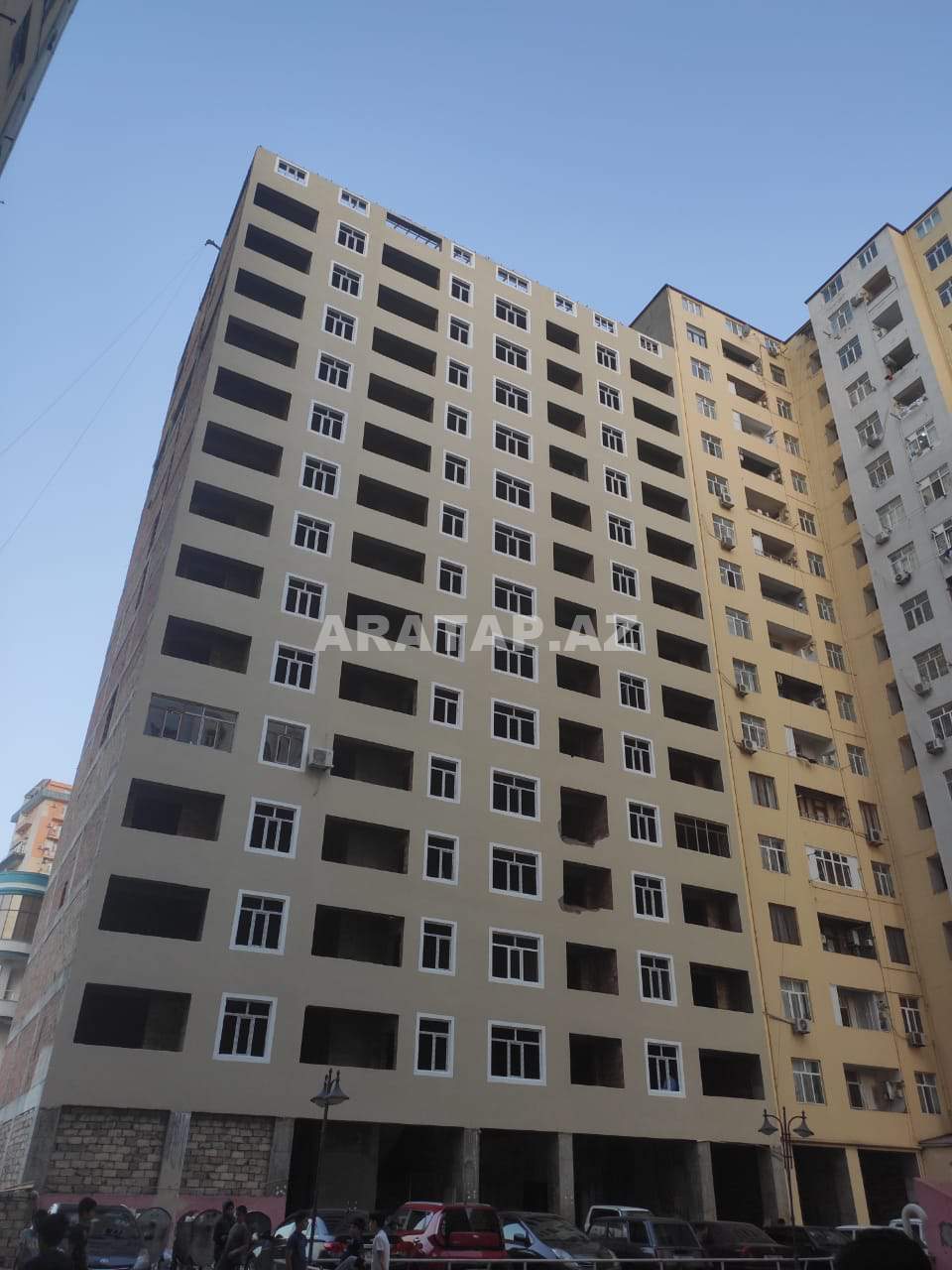 Ehmedli  de Baku Medical plaza yani   Yeni  İnsaa olunmus binada  Govher Mtk da   1 otaq  Podmayak menzil  satılır.