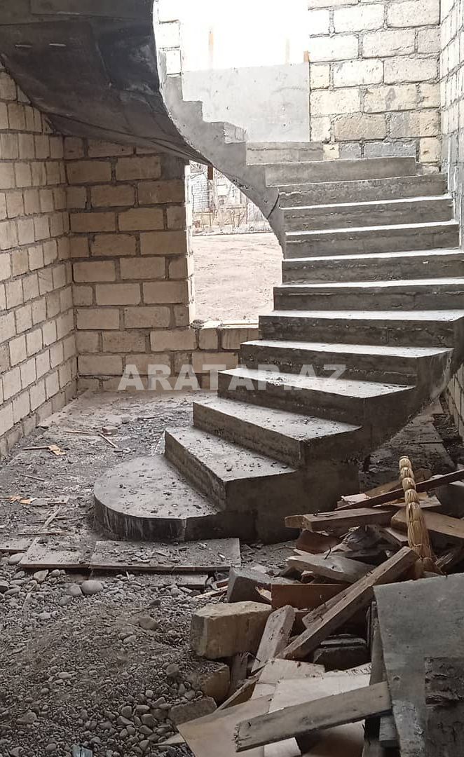 Beton pilləkən