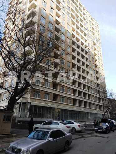 1 otaqlı-2 otağa çevrilmiş mənzil satılır.