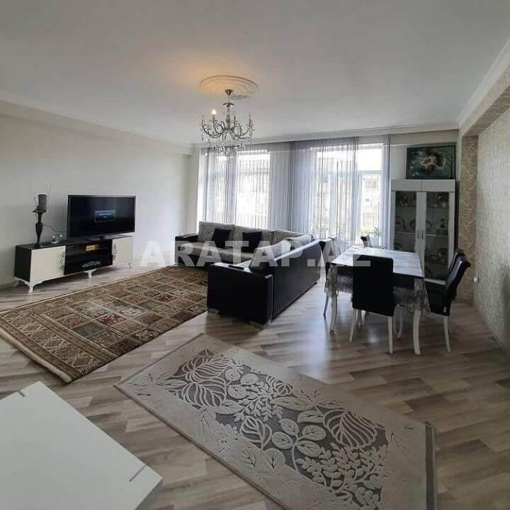 3 otaqlı, təmirli, 150m2 sahəli, kupçalı mənzil satılır.