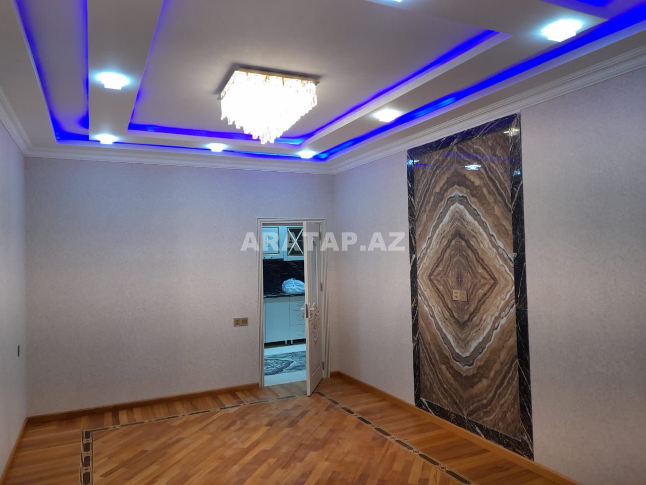 Koroğlu metrosunun yaninda