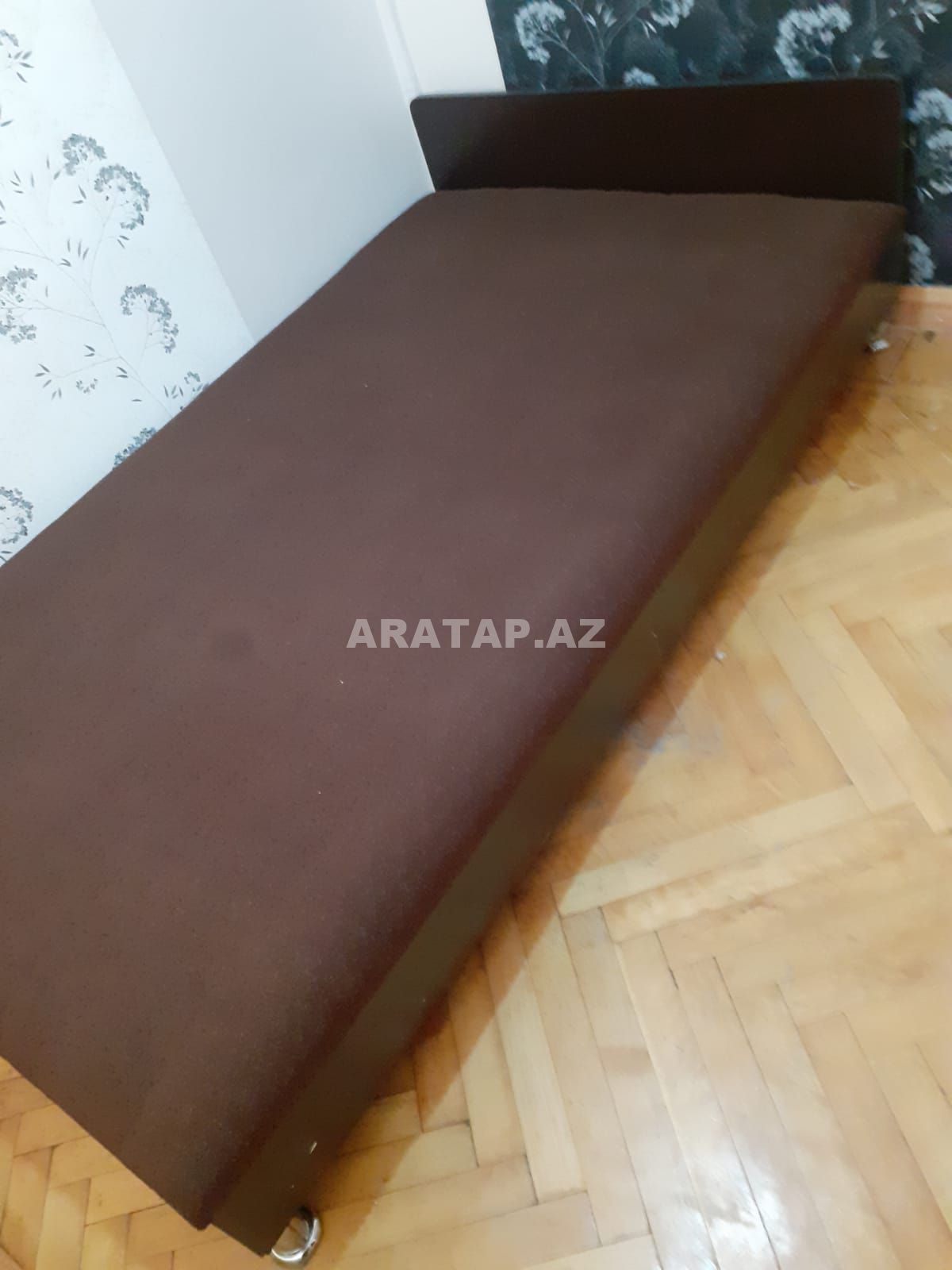 Kravat tək adamlıq bazalı