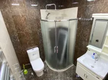 Razində Yeni Tikilidə, Yeni Təmirli, təmiz 2 otaqlı mənzil.