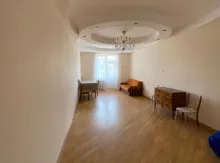 9cu mikrorayonda 2 otaqlı Yeni Tikilidə mənzil.