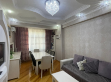 Xırdalanın mərkəzində,3otaqlı mənzil satılır