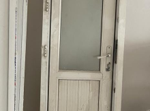 Plastik qapi