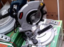 Uqlarez Künc Kəsən 1600 watt