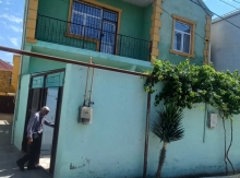 Həyət evi, Xırdalanada  yasmin  parkin  yani.