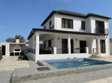 Villa, Novxanı qəsəbəsi.