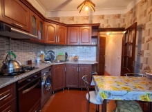 2-otaqlı mənzil Köhnə tikili, Inqlab Ismaylov kuc., 65 m²